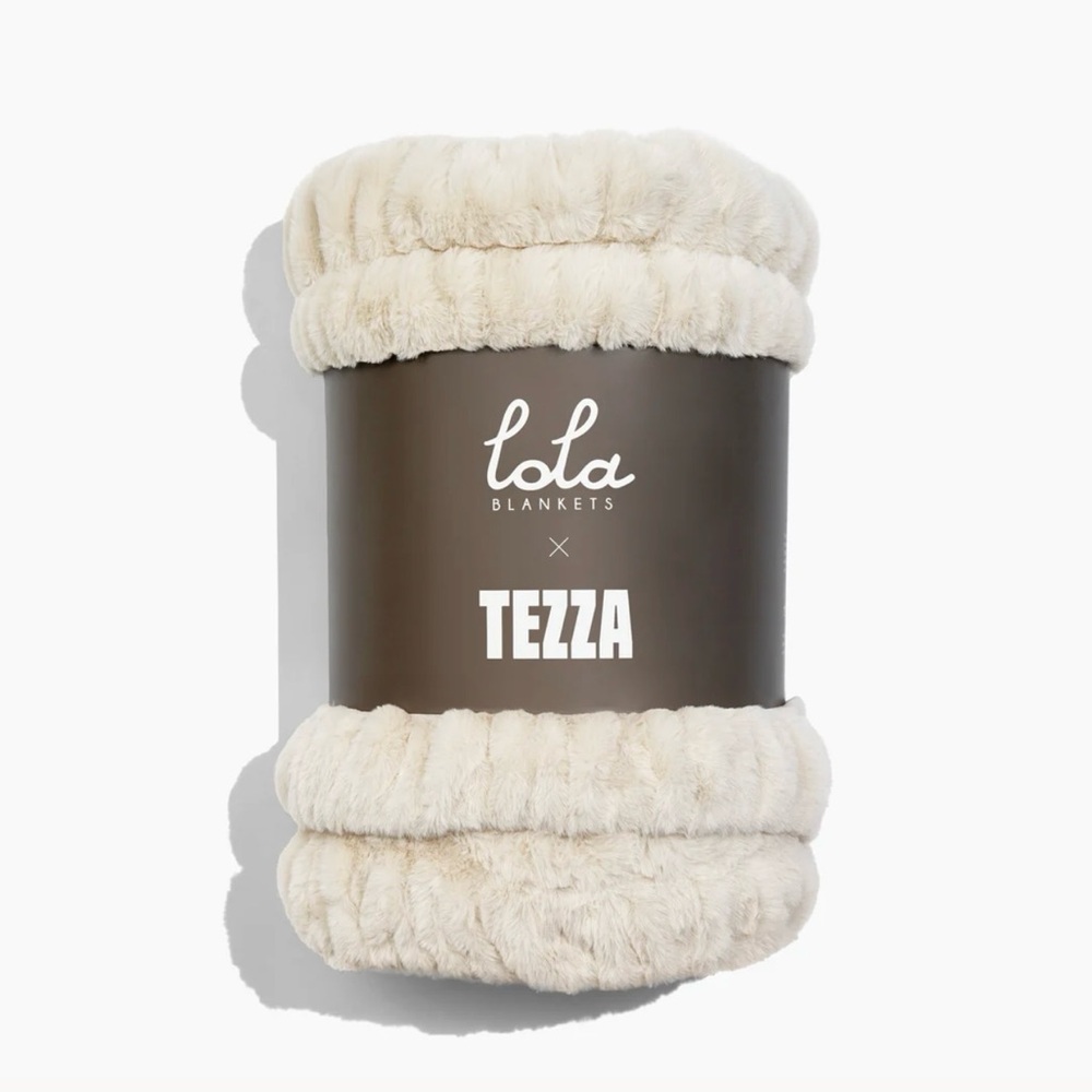 NWT Lola Blanket - “Honey Cloud” size Large - SOLD OUT color